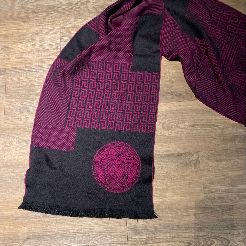 GIANNI Versace cashmere scarf